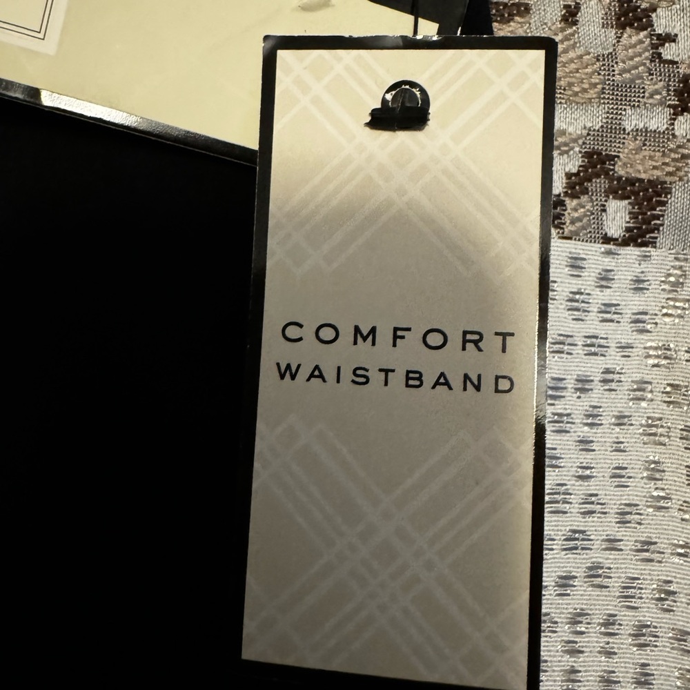 New with Tags Dana Buchman Comfort Waistband Shorts - Picture 3 of 4